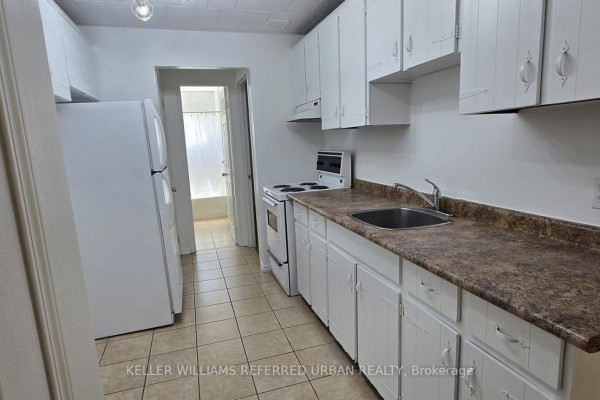 6 - 303 Frontenac Avenue, Oshawa, ON L1J2A7 Photo 5