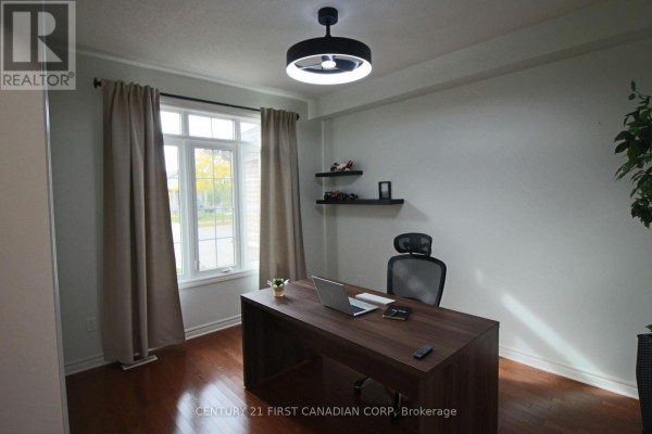 Laundry room - 6 - 458 Blue Jay Drive, London North, ON N5X0E4 Photo 5