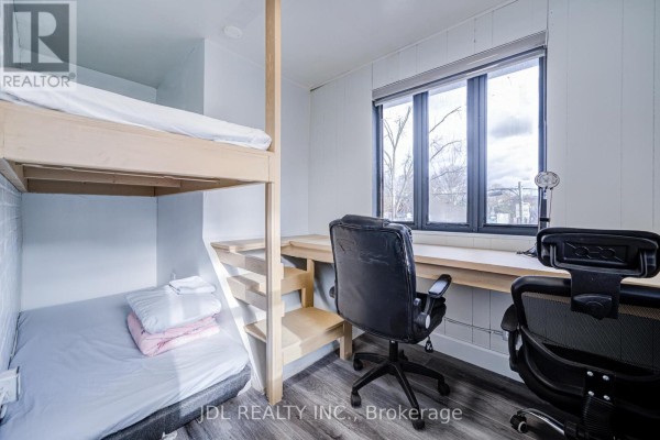 6 - 5 Sorauren Avenue, Toronto, ON M6R2C6 Photo 5