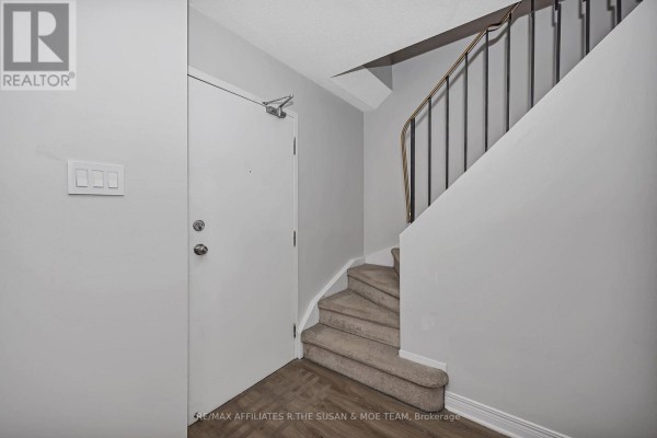 6 - 500 Fenerty Court, Ottawa, ON K2L3B1 Photo 3