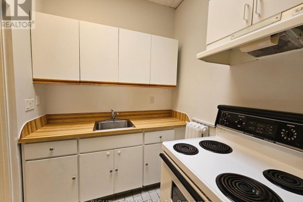Bathroom - 6 - 516 Yonge Street, Toronto, ON M4Y1X9 Photo 5