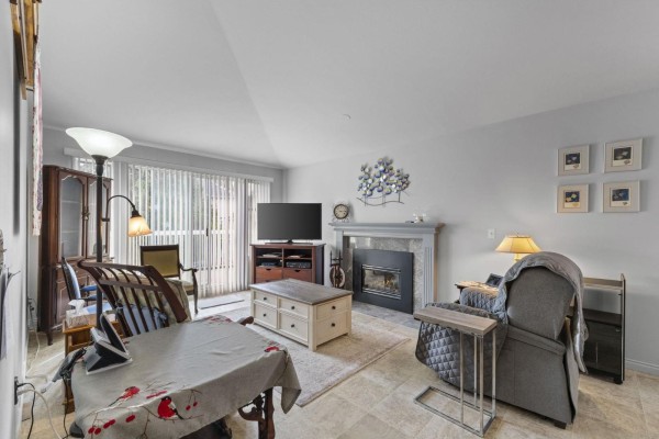 6 13970 72 Avenue, Surrey, BC V3W0M5 Photo 3