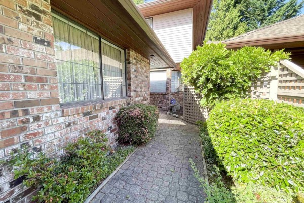 6 1725 Southmere Crescent, Surrey, BC V4A7A7 Photo 2