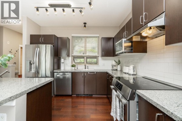 6 3138 Dayanee Springs Boulevard, Coquitlam, BC V3E0B6 Photo 4