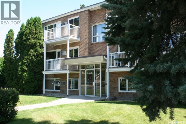 Living room - 6 4505 Rae Street, Regina, SK S4S3B2 Photo 2