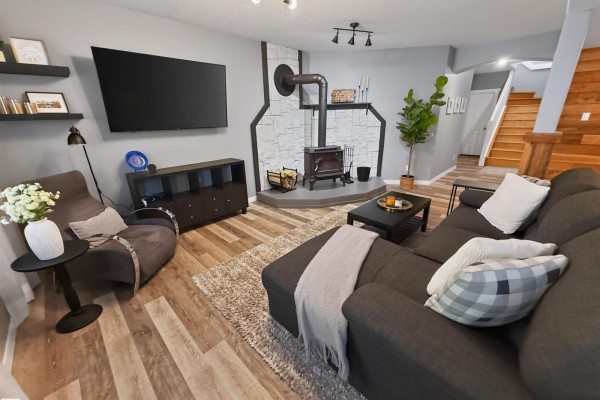 Family room - #6 53102 Rge Road 31, Rural Parkland County, AB T0E0N0 Photo 4