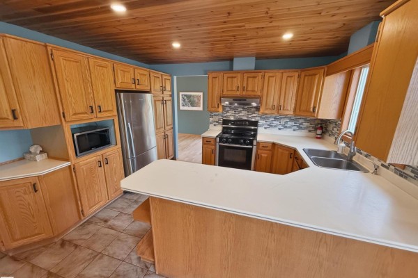 Family room - #6 53218 Rge Road 14, Rural Parkland County, AB T7Y0G3 Photo 4