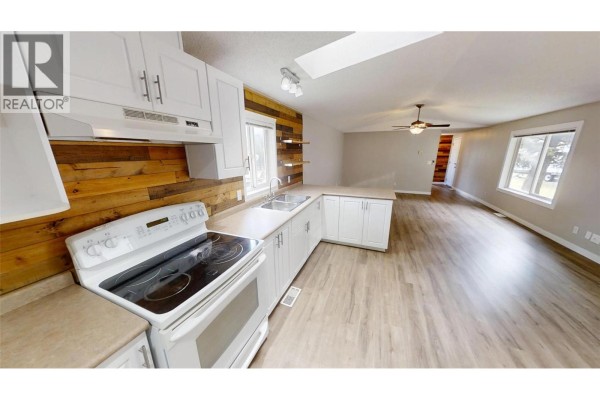 Full ensuite bathroom - 6-8561 Eacrett Road Lot# Pad 3, Dry Gulch, BC V0A1M0 Photo 5