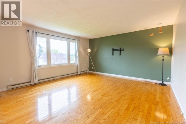 Family room - 6 Airview, Dieppe, NB E1A4Z9 Photo 5