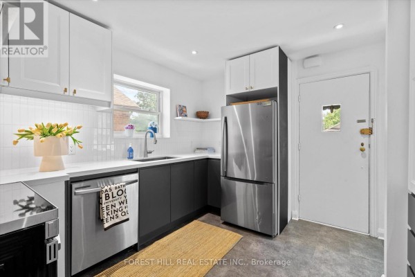Kitchen - 6 Barrett Road, Toronto, ON M4B1V9 Photo 3