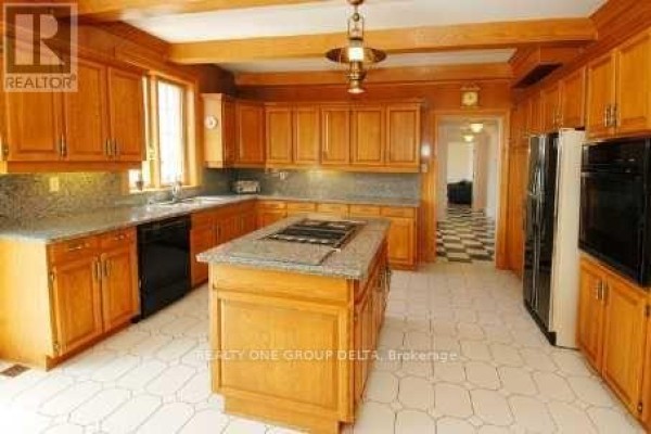 Kitchen - 6 Bowman (upper Level) Avenue, Brampton, ON L6P0X5 Photo 4