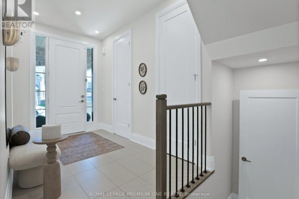 Bedroom 4 - 6 Byblos Court, East Gwillimbury, ON L9N0T3 Photo 3