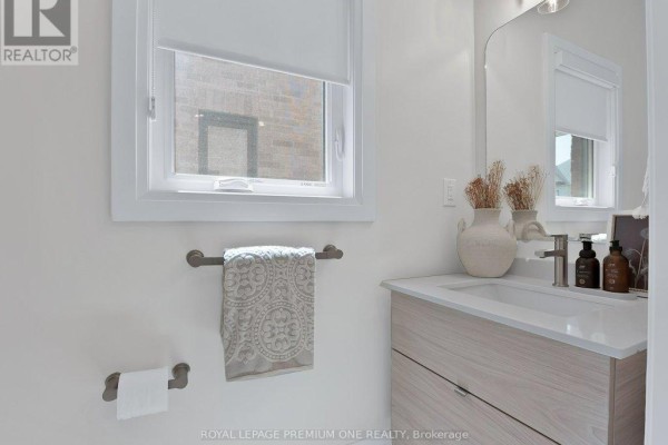 Bedroom 5 - 6 Byblos Court, East Gwillimbury, ON L9N0T3 Photo 5