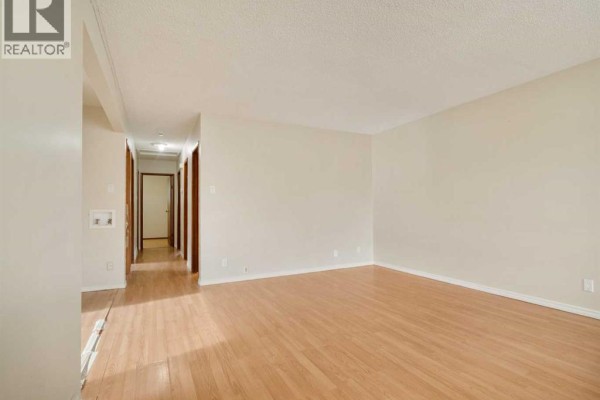 Primary Bedroom - 6 Cayuga Crescent W, Lethbridge, AB T1K5H5 Photo 3