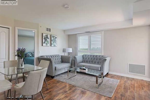 Living room - 8 Dayspring Circle Unit# 1302, Brampton, ON L6P2Z6 Photo 5