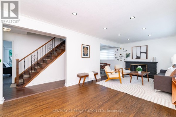 6 Donna Court, Toronto, ON M2M2C8 Photo 3