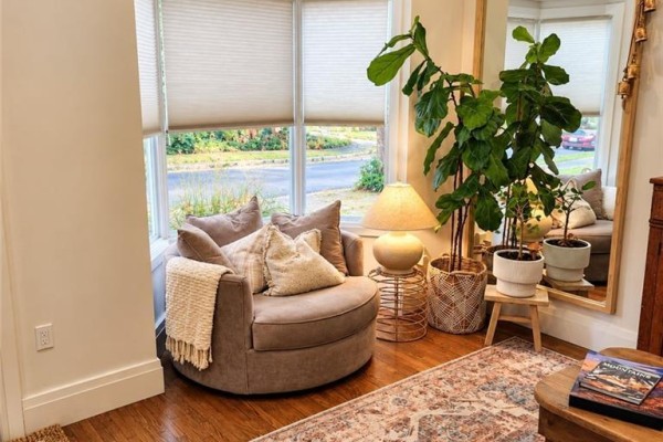 Living room - 6 Dufferin Street, Guelph, ON N1H4A1 Photo 5