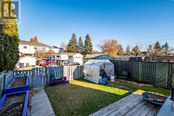 Laundry room - 6 Ellenwood Drive, Red Deer, AB T4R2E3 Photo 4