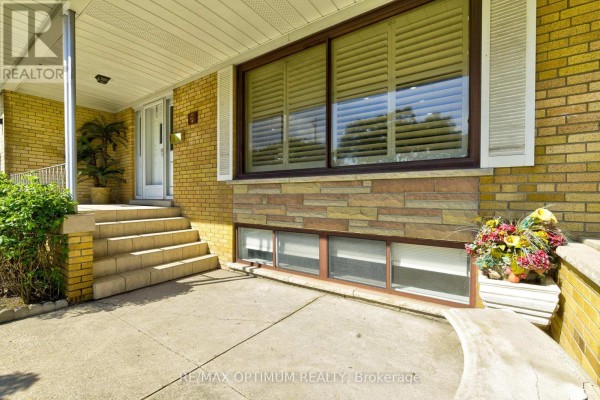 6 Evernby Boulevard, Toronto, ON, photo 3