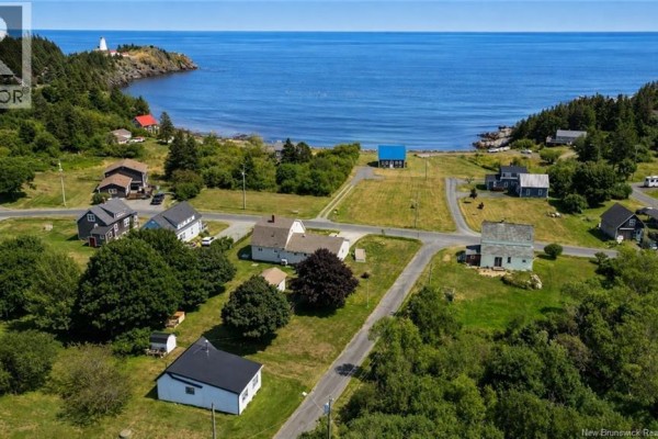 Bath (# pieces 1-6) - 6 Fern Street, Grand Manan, NB E5G2A6 Photo 4