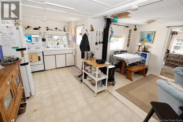 Kitchen - 6 Fern Street, Grand Manan, NB E5G2A6 Photo 5