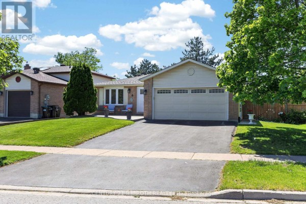Games room - 6 Ford Street, Barrie, ON L4N5X2 Photo 2