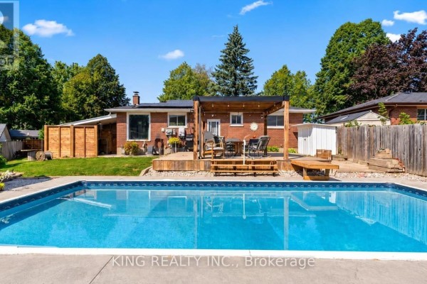 6 Genevive Crescent, London East