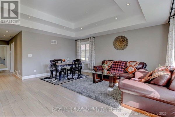 6 Greyabbey Trail, Toronto, ON, photo 3