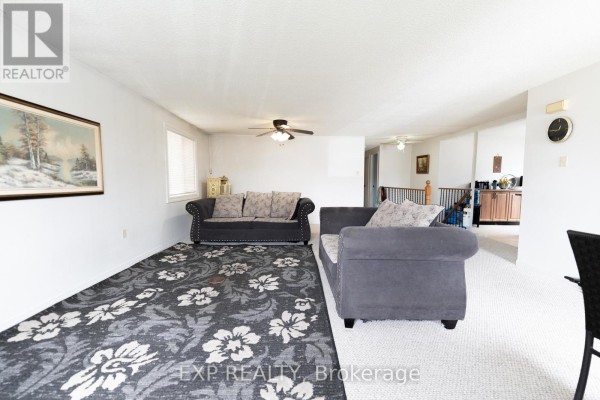 Kitchen - 6 Hickling Trail, Barrie, ON L4M5V7 Photo 5