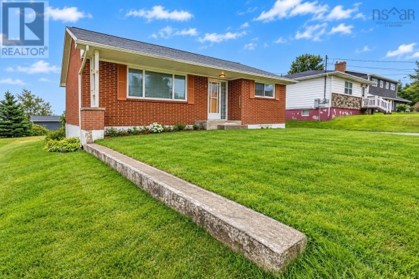 Eat in kitchen - 6 Hillier Street, Glace Bay, NS B1A1C1 Photo 3