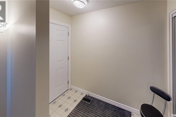 6 Mackenzie Mews, Regina, SK, photo 2