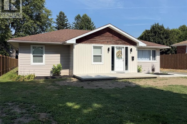 5pc Bathroom - 6 Madonna Street, Chatham, ON N7L1X7 Photo 2