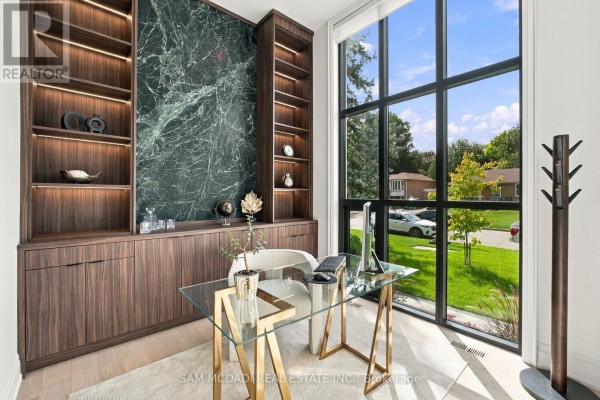 Living room - 6 North Hills Terrace, Toronto, ON M3C1M6 Photo 5