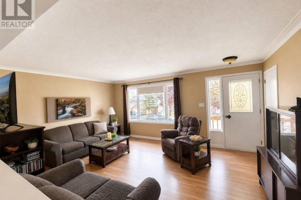 Living room - 6 Orange Street, Orangeville, ON L9W2K4 Photo 4
