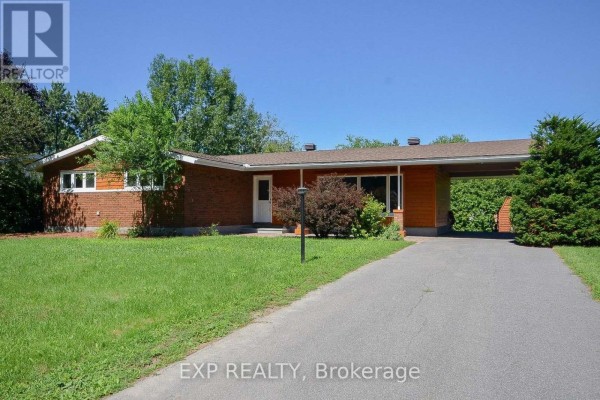 Living room - 6 Solva Drive, Ottawa, ON K2H5R5 Photo 2