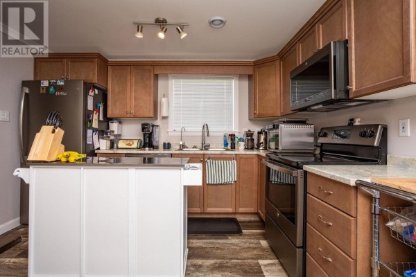 Bath (# pieces 1-6) - 6 Spring Street, Souris, PE C0A2B0 Photo 3