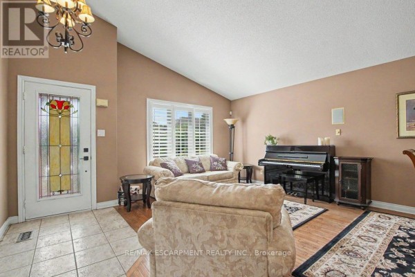 Dining room - 6 Theodore Drive, Hamilton, ON L9A5J8 Photo 5