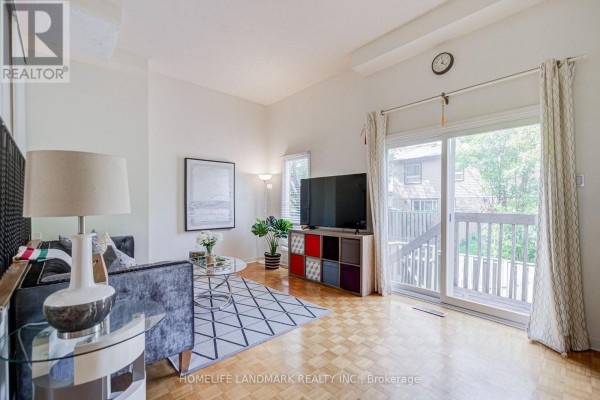 6 Thunder Grove, Toronto, ON, photo 2