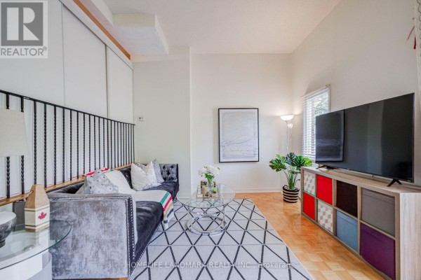 6 Thunder Grove, Toronto, ON, photo 3