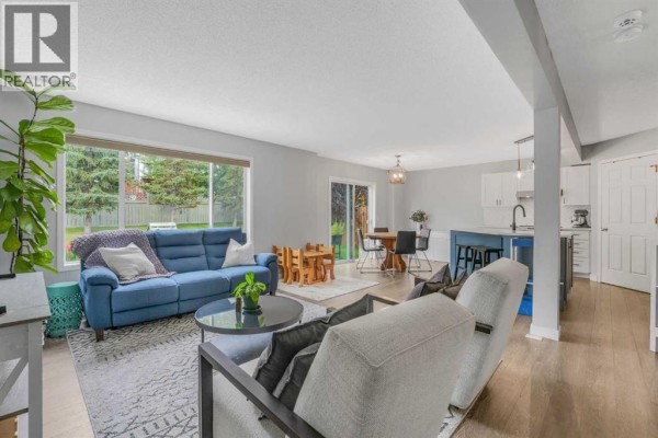 Foyer - 6 Tuscarora Circle Nw, Calgary, AB T3L2B7 Photo 4
