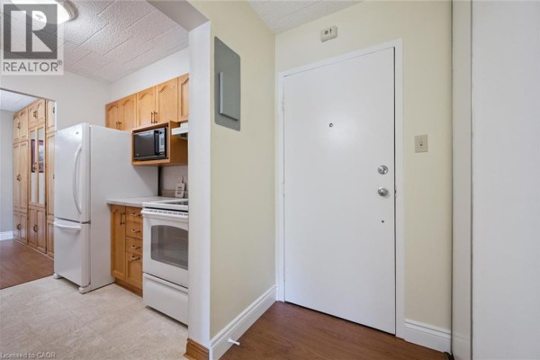 Living room/Dining room - 6 Walton Avenue Unit# 107, Kitchener, ON N2C2B5 Photo 5