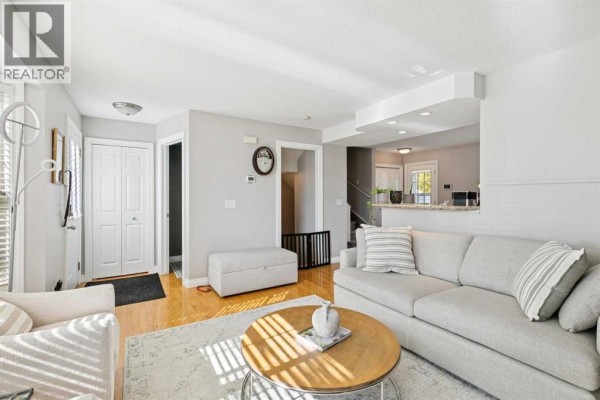 Living room - 6 Ypres Green Sw, Calgary, AB T2T6L3 Photo 2