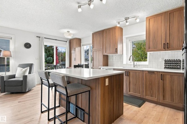 Kitchen - #60 120 Magrath Rd Nw, Edmonton, AB T6R0C6 Photo 3