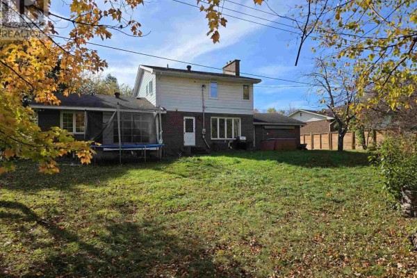 Den - 60 Barber Blvd, Sault Ste  Marie, ON P6A5T4 Photo 5
