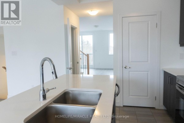 60 Blue Forest Crescent, Barrie, ON L9J0N3 Photo 4