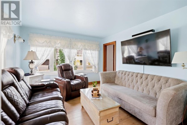 Living room - 60 Dennis St, Sault Ste  Marie, ON P6A2W9 Photo 5