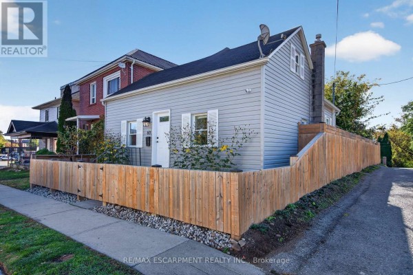 Kitchen - 60 Division Street, St  Catharines, ON L2R3G6 Photo 2