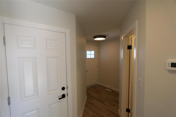 Eat in kitchen - 60 Dovetail Crescent, Winnipeg, MB R2C5W2 Photo 2