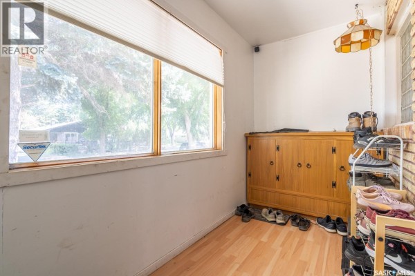 Enclosed porch - 60 Dunning Crescent, Regina, SK S4S3W1 Photo 2