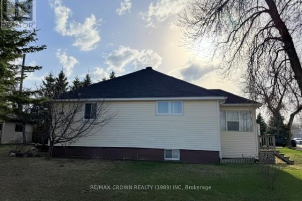 Sunroom - 60 Egerton Street, Kapuskasing, ON P5N1J4 Photo 5